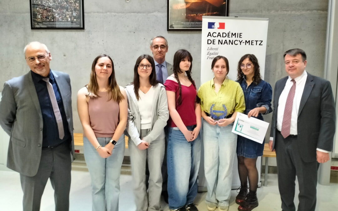 Non au Harcèlement – Les ambassadeurs pHARe du lycée remportent la première place : Découvrez leur vidéo